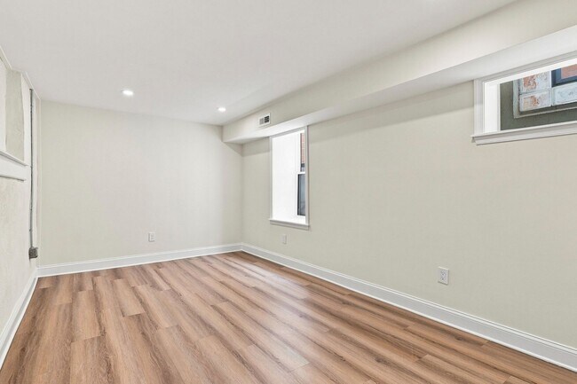 Building Photo - 2409 N 33rd St