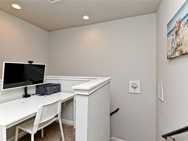 Building Photo - 13800 Lyndhurst St