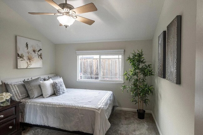 Building Photo - 1915 Washington St