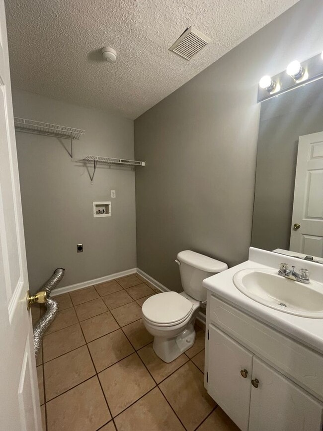 Building Photo - 152 Woodmere Dr