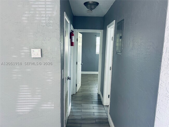 Building Photo - 3070-3072 NW 12th Ct