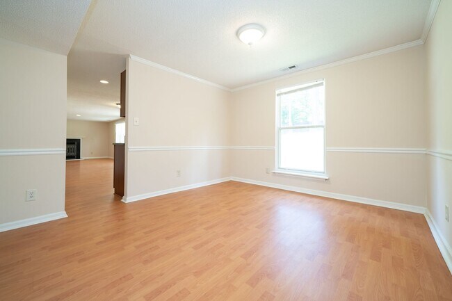 Building Photo - Spacious 3 bedroom home in desirable SW Durham! Super dog friendly with large fenced yard!