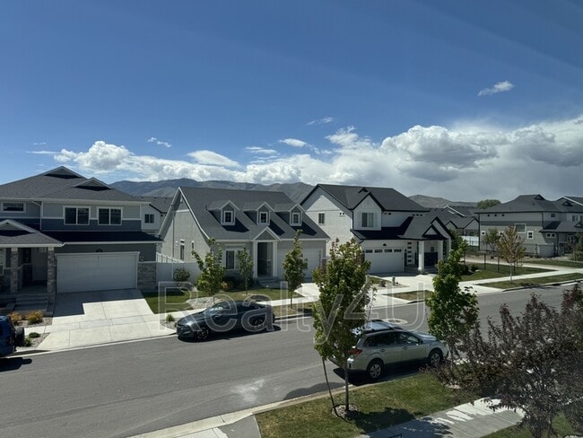 Building Photo - 138 E Crown Point Dr