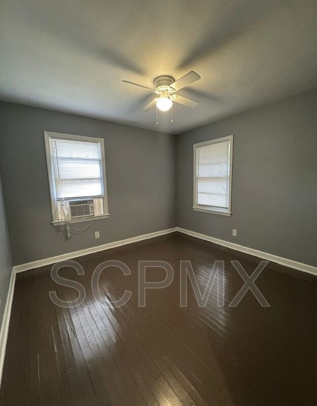 Building Photo - 2423 Crestview Dr