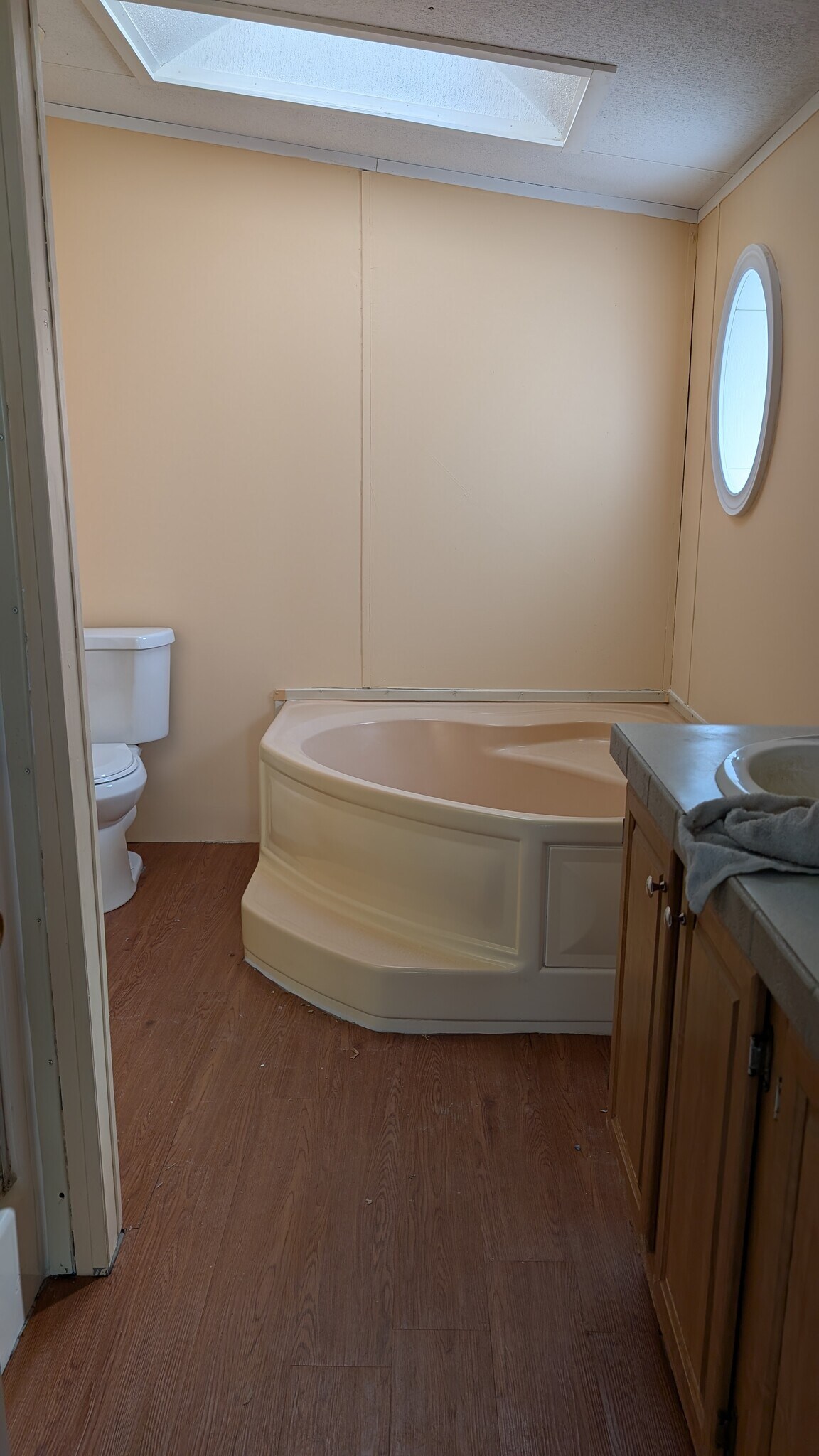 Master bedroom bath - 291 Pebble Ln