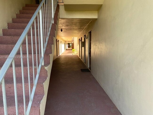 Building Photo - 1001 Hillcrest Ct