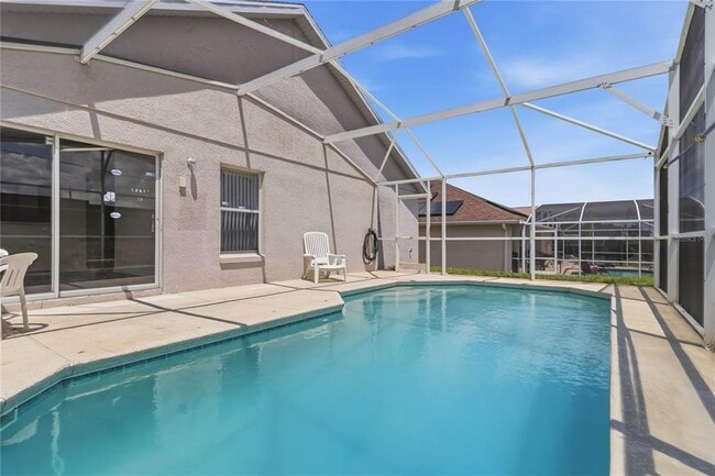 Building Photo - 210 Pine Cone Dr