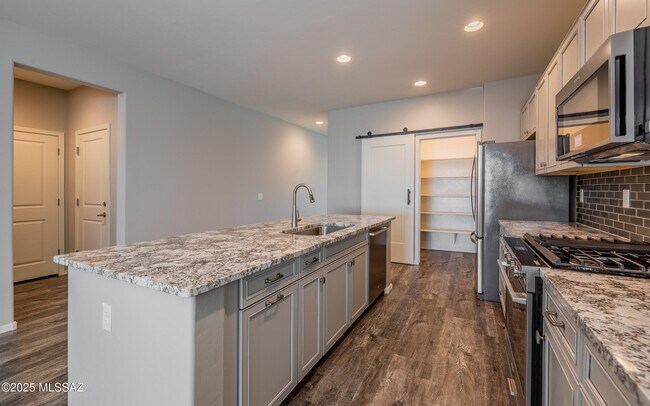 Building Photo - 10324 S Barlow Way