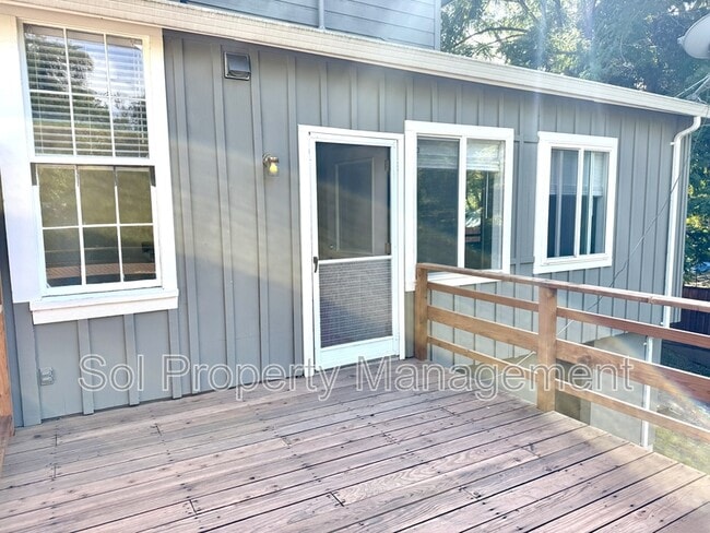 Primary Photo - 9525 Brookside Ave