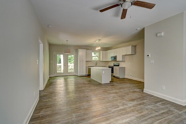 Building Photo - 248 Delview Dr