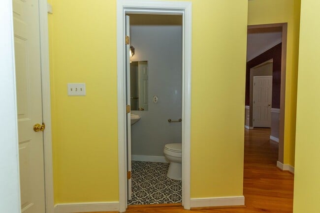 Building Photo - 4 bed, 3.5 bath Single Family Home in Charles Town, WV