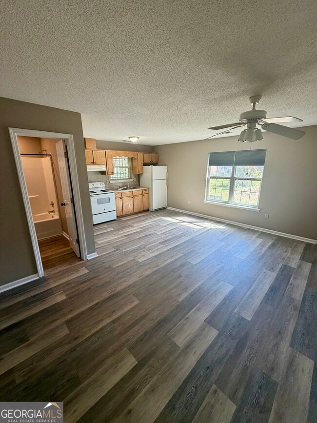 Building Photo - 806 E Church St