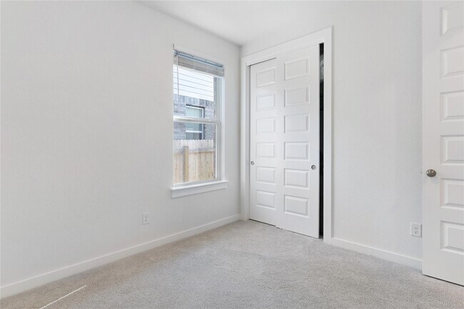 Building Photo - 316 Amista Dr