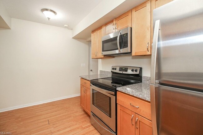 Building Photo - 1770 Rolling Hills Dr