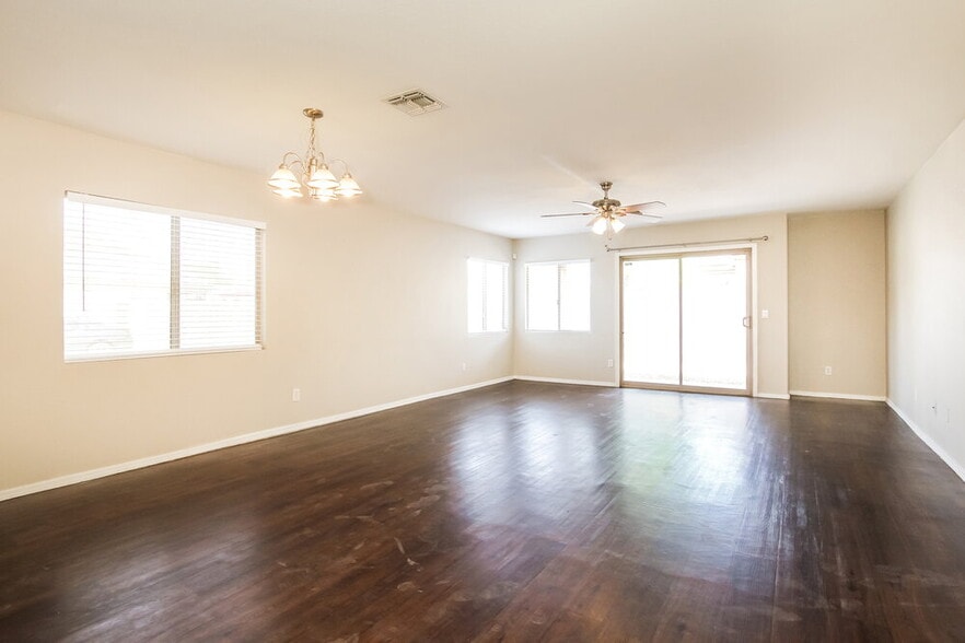 Building Photo - 2627 S 84th Gln