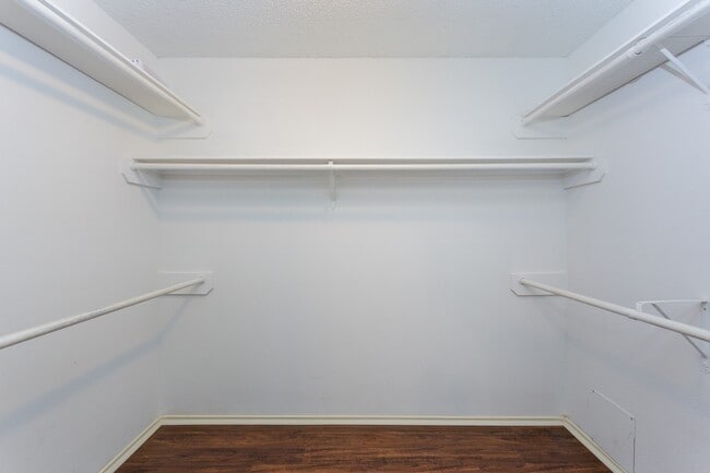 Building Photo - 6926 Shady Ln