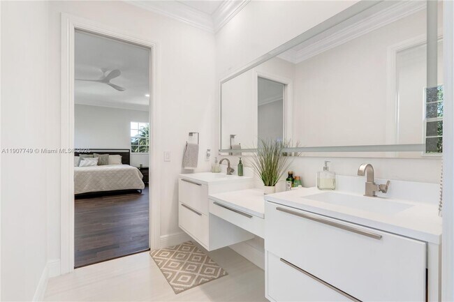 Building Photo - 12008 NW 69th Ct