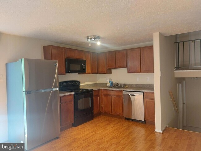Building Photo - 1312 Hillcrest Dr