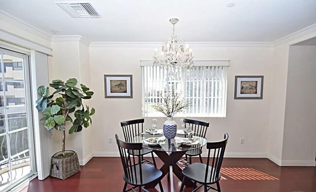 Building Photo - 700 S Ardmore Ave