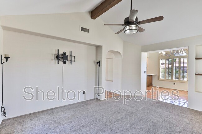 Building Photo - 2708 E Leonora St