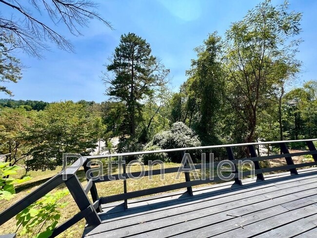 Building Photo - 15 Woodbine Rd