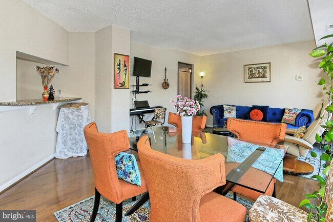 Building Photo - 1301 N Courthouse Rd