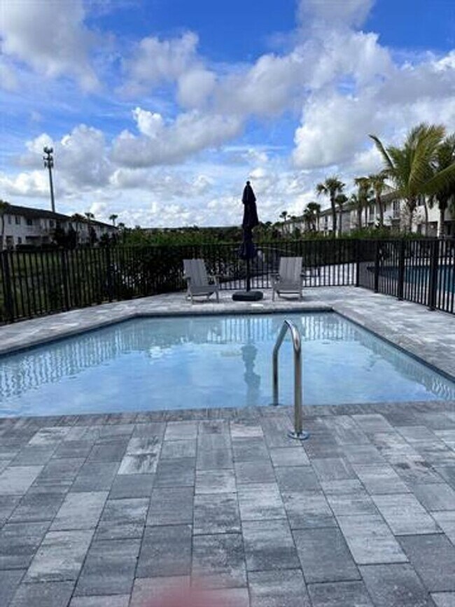 Building Photo - 1310 Pioneer Way