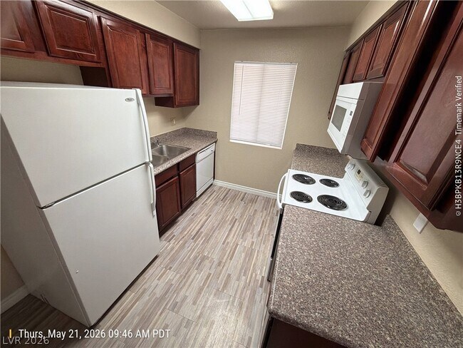 Building Photo - 4450 Sandy River Dr
