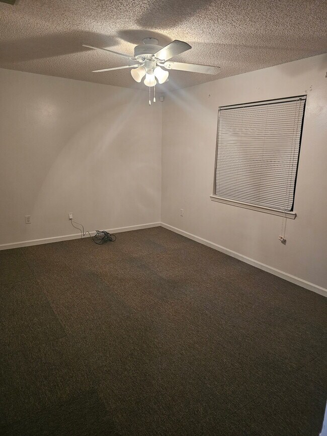 Building Photo - 6523 Diamond Leaf Ct S