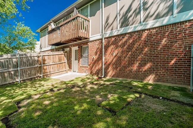 Building Photo - 8117 Foxfire Ln