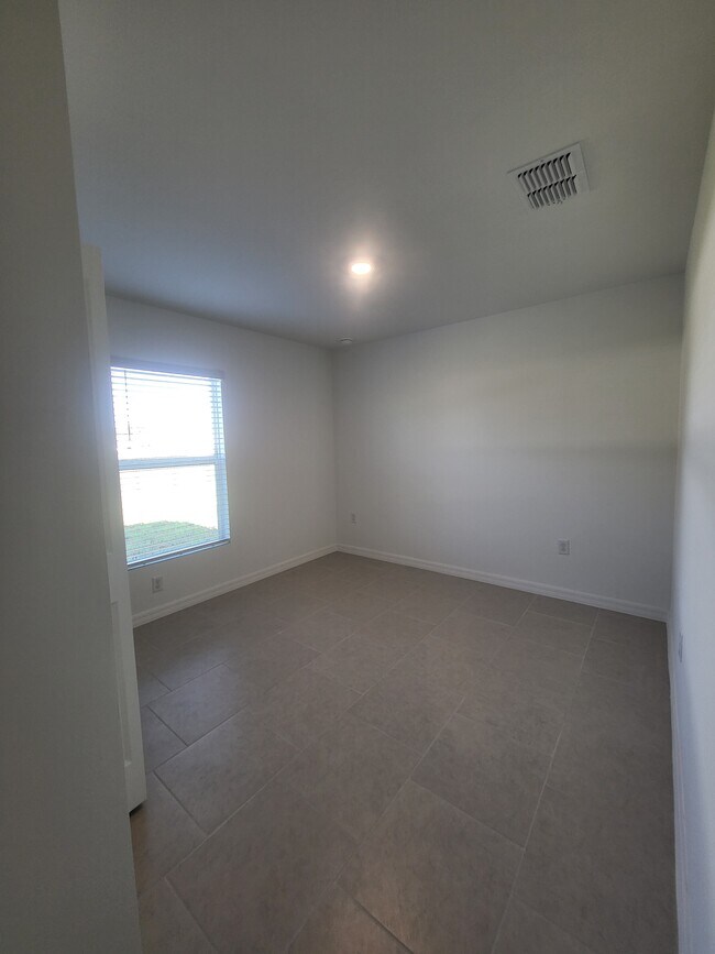 Building Photo - 3609 W Gator Cir