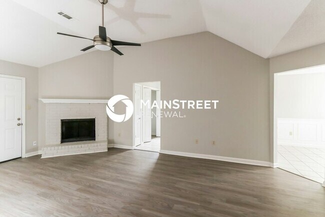 Building Photo - 3 Bedroom Pet-Friendly Home in Memphis, TN with Main Street Renewal
