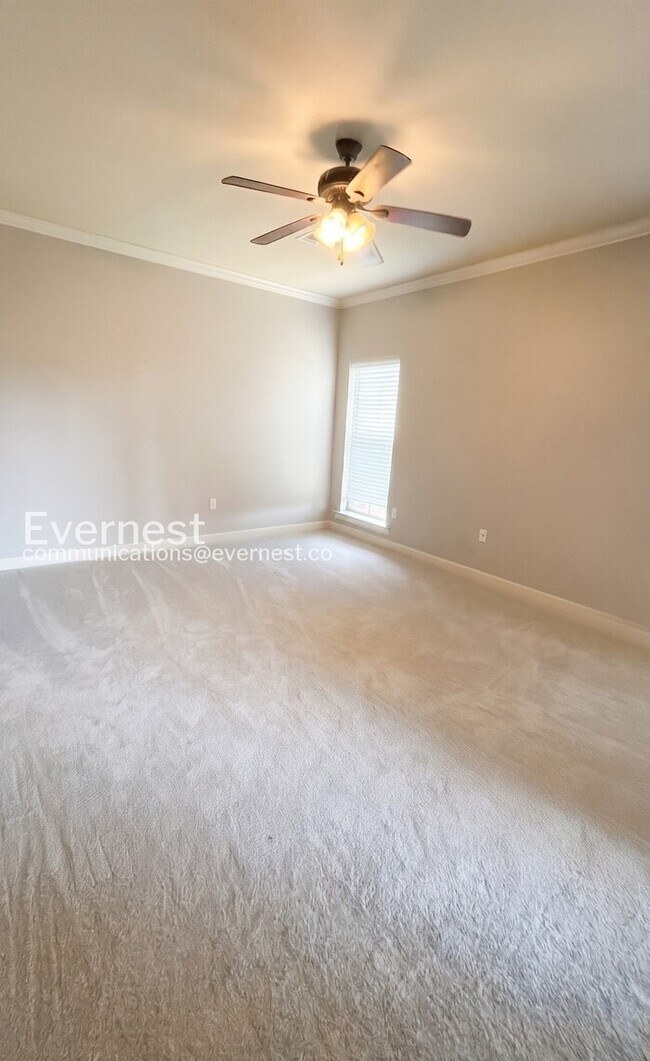 Building Photo - 2835 Plateau Dr