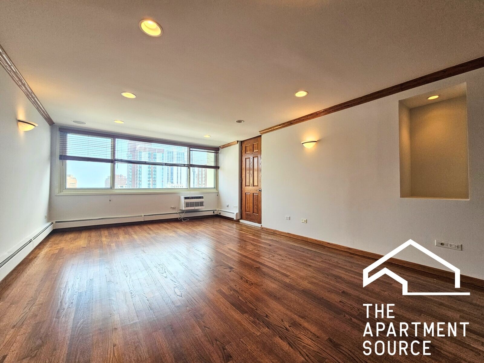 Building Photo - 1354 N Dearborn St