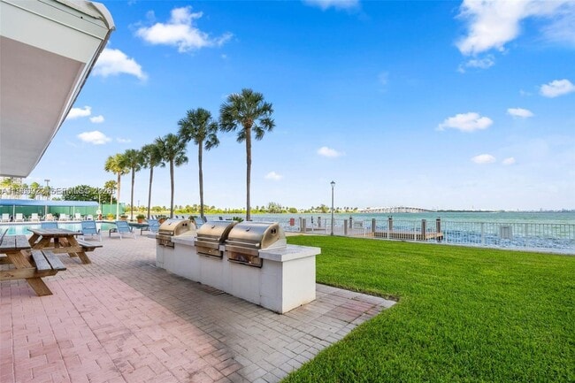 Building Photo - 3301 NE 5th Ave