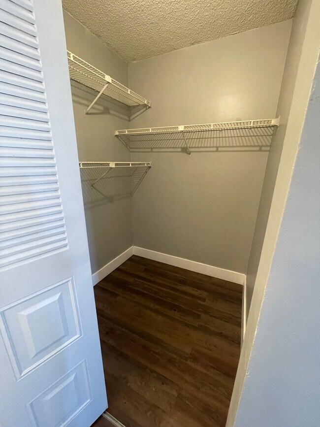 Building Photo - ONE BEDROOM ONE BATHROOM! WATERFRONT COMMU...