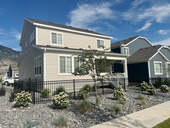 Building Photo - 9847 Alder Ln