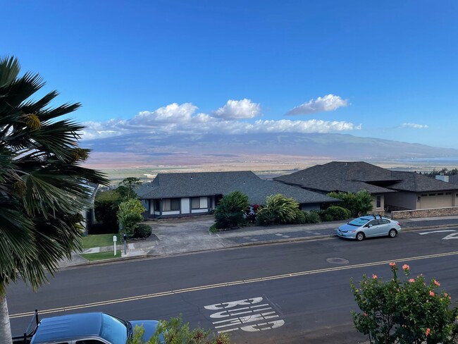 Building Photo - Wailuku Heights Executive Style 3Bed/2Bath Furnished Upstairs Home - Pool w/ cabanas - Most Utili...