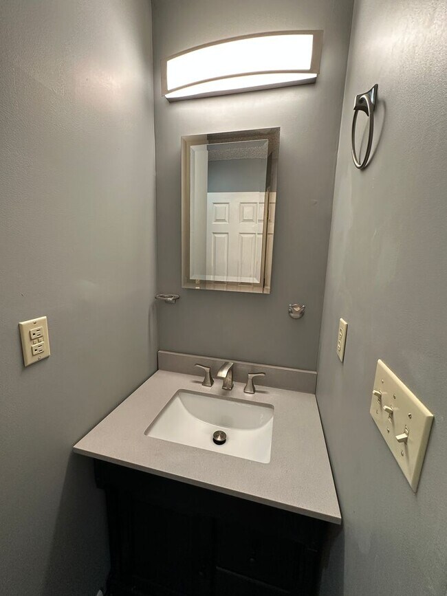 Building Photo - 3 bedroom, 2 bath house in Kingsport
