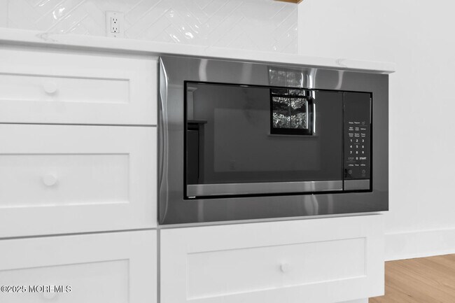 Building Photo - 514 River Rd