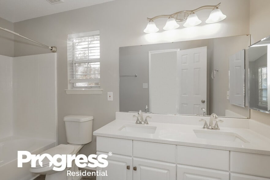 Building Photo - 2601 Clarencefield Dr