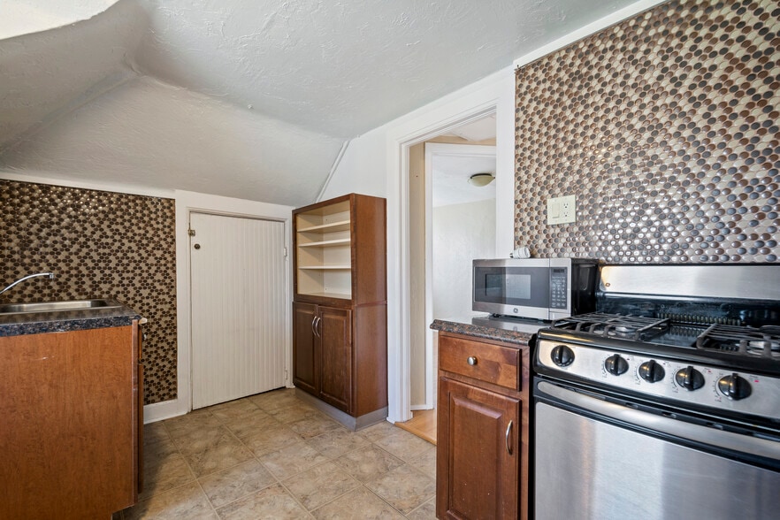 Building Photo - 2615 E 12th Ave