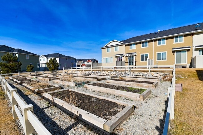 Building Photo - 3201 W Desert Lily Dr