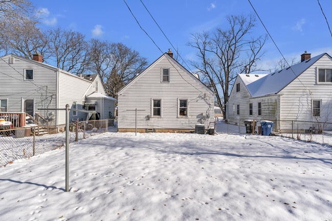 Building Photo - 11319 Tecumseh Ave