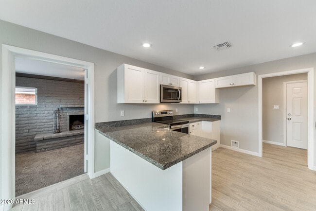 Building Photo - 3920 W Tuckey Ln