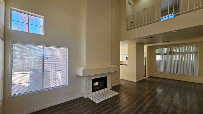 Building Photo - 4 Bedroom!  Buffalo & Smoke Ranch Area!