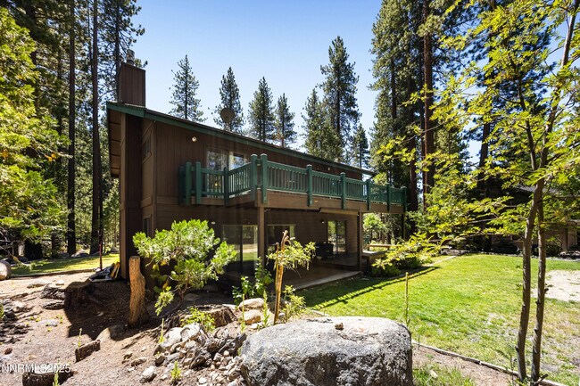 Building Photo - 445 Country Club Dr