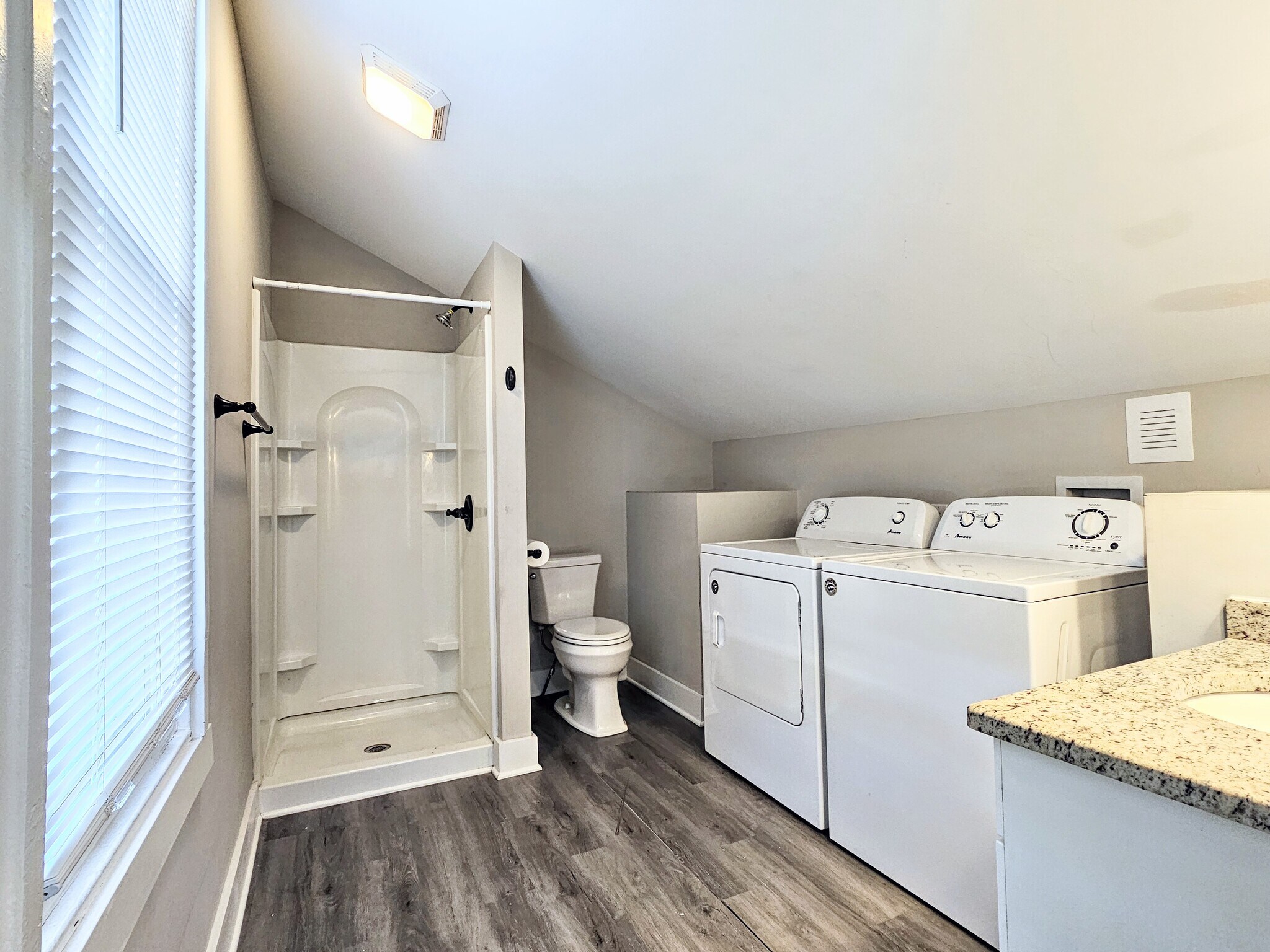 Building Photo - 221 Main St