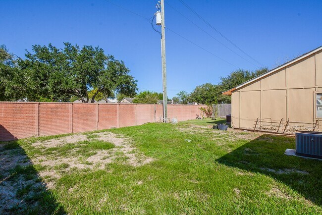 Building Photo - Charming Home for Rent in Southwest Houston !