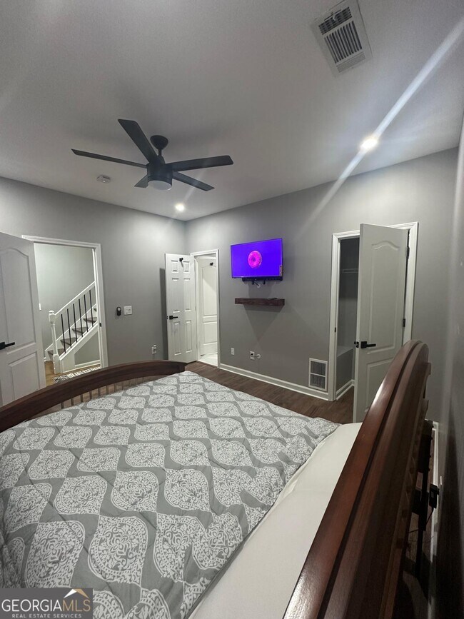 Building Photo - 2011 Appaloosa Mill Cir NE